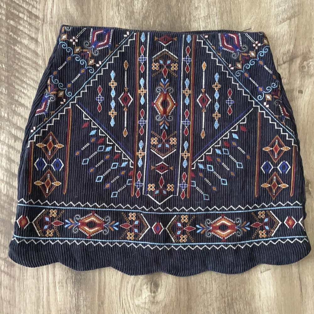 Fall Embroidered Skirt 🍂💙